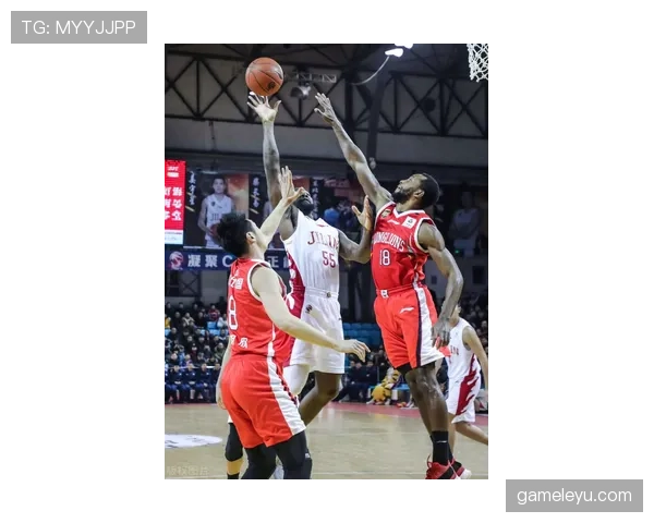 J1联赛杯赛冠军争夺战打响 各支球队备战引发关注