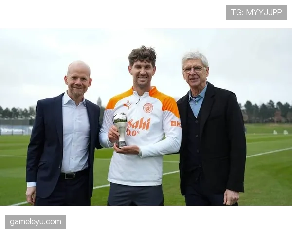 德布劳内荣膺PFA年度最佳，助曼城再续辉煌