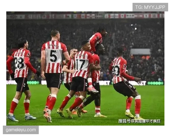 桑德兰防守反击奏效,强势逆转稳居积分榜前列 桑德兰防守反击奏效,强势逆转稳居积分榜前列